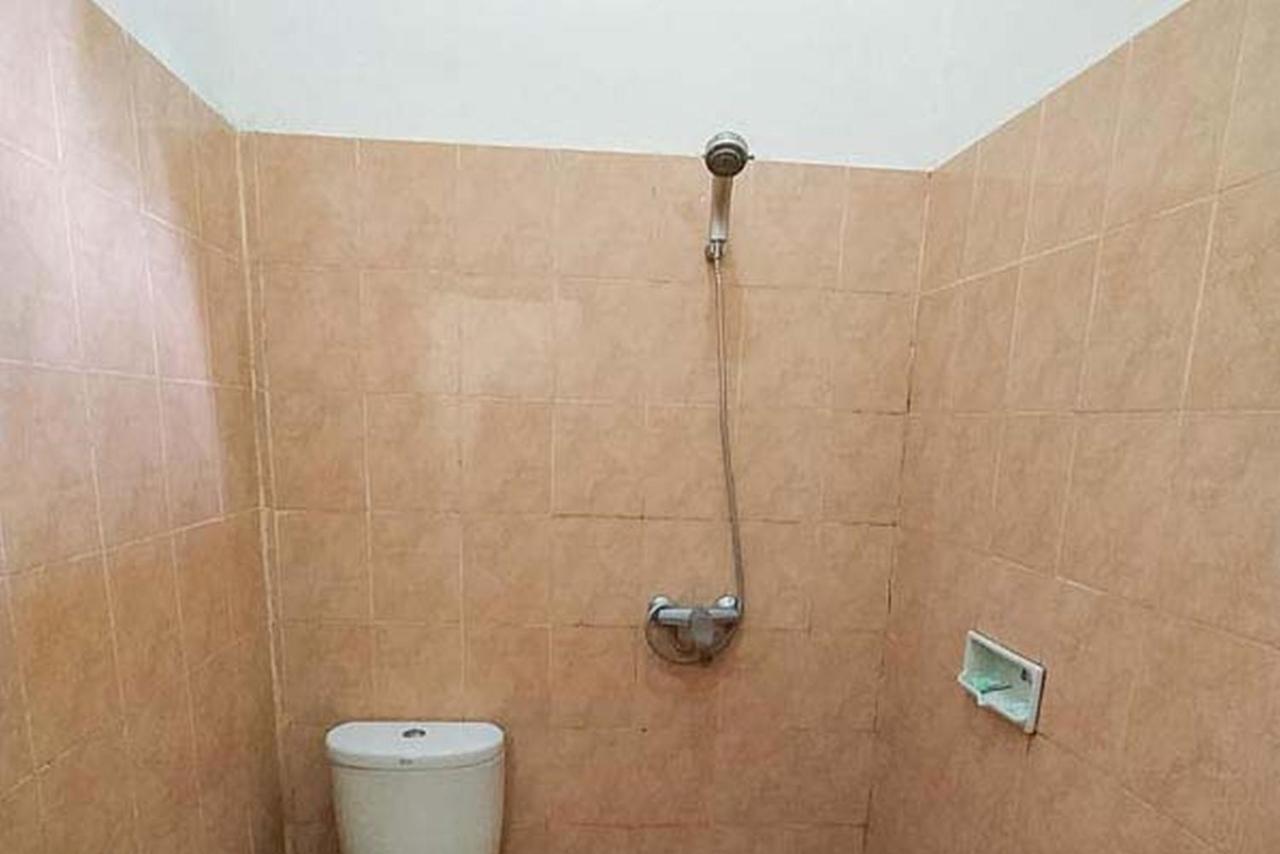Oka Homestay Mitra Reddoorz Mataram Buitenkant foto